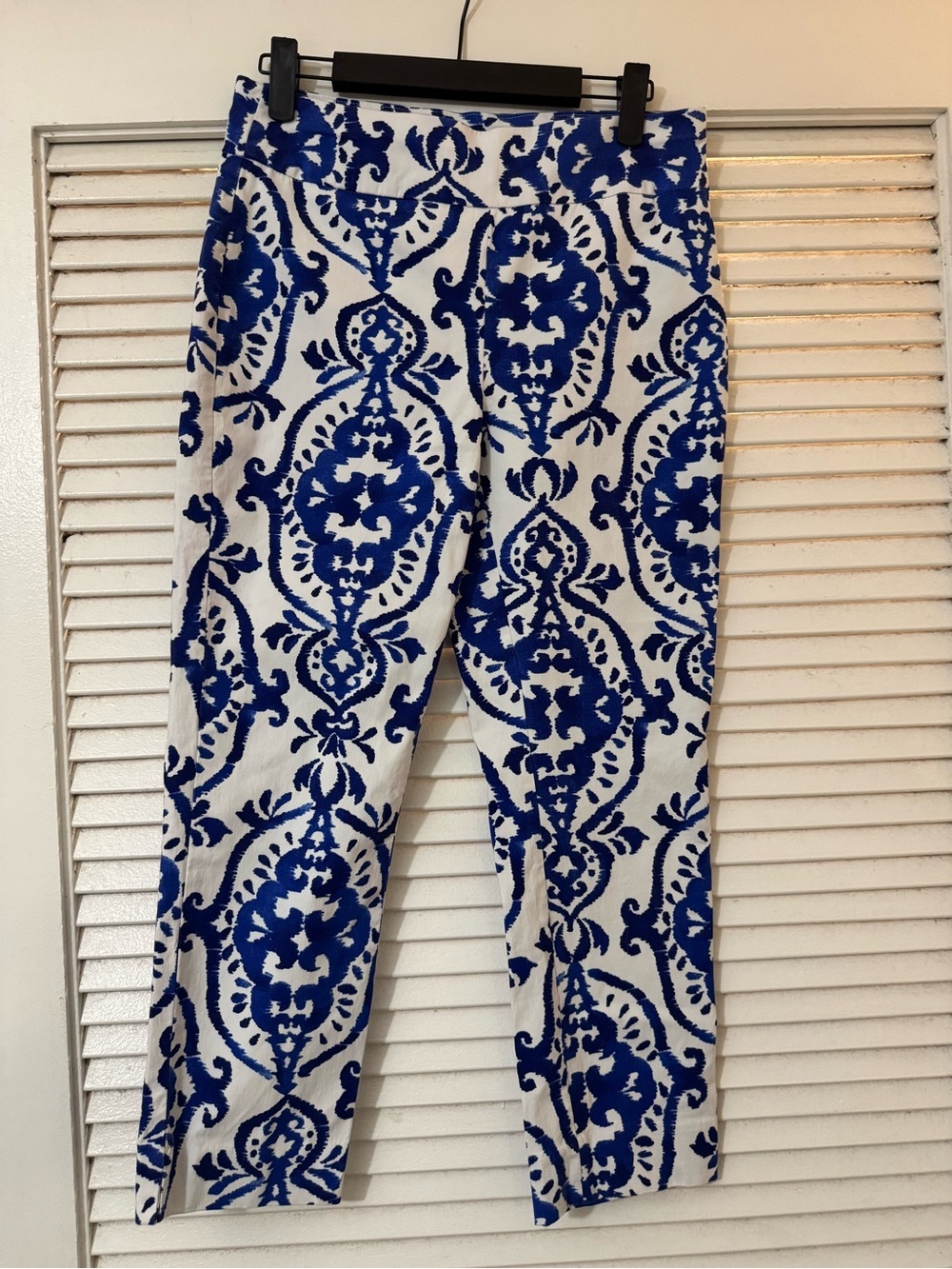 Chico's White Crop Pants with Blue Floral Print